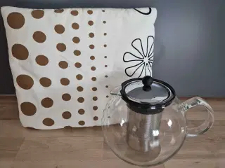 Tekande fra Bodum med te-hætte