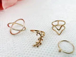 4 små fingerringe sæt 