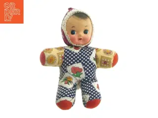 Stofdukke i patchwork stil (str. 17 cm)