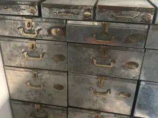 Gamle bankboks kasser