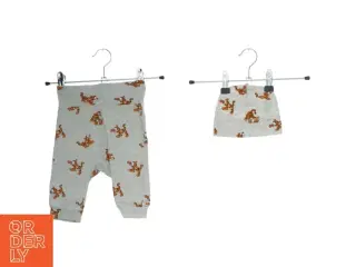 Babybukser og hue fra H&M (str. 62)