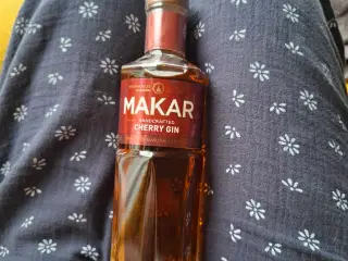 Makar cherry gin 