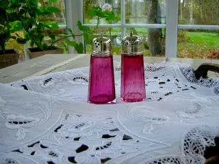 STRØDÅSER - ANTIKKE CRANBERRYGLASS - SØLLÅG 