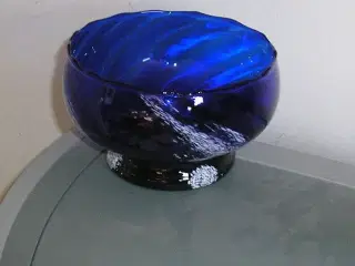 blå glasskål