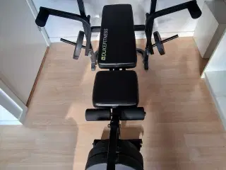 Træningsbænk + 50 kg vægte sælges.