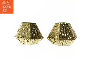 2 Perforerede fyrfadsstager i messing(str. Ø 12 cm)