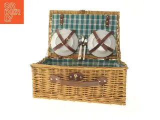 Kurv med service til picnic (str. 45,5x30,5 cm)