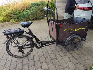Tre hjulet el cykel