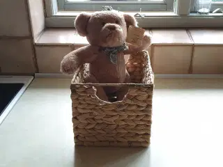 Sødeste bamse i kurv ialt10kr
