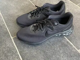 Nike sko, sorte 44,5