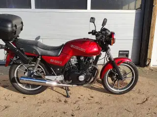 Rød veteran Suzuki GS 450E i fin stand 