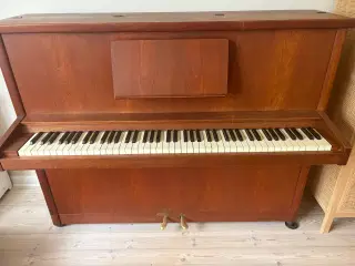 Gives væk - Hornung & Møller klaver - B24 i Teak f