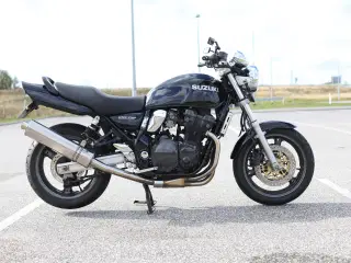 Suzuki GSX 750 Inazuma