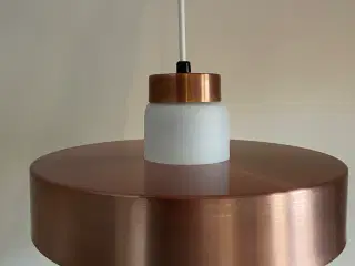 Smuk retro lampe i kobber og opalglas fra 60’erne 