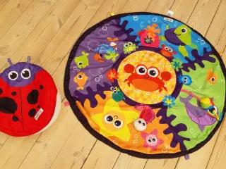 Lamaze tæppe og drejestol - og babylegetøj