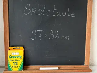 Kridt tavle med hvide crayola kridt
