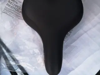 Sadel 4 stk 700kr 1 stk 200kr 