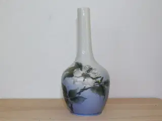Vase med æbleblmst fra Royal Copenhagen