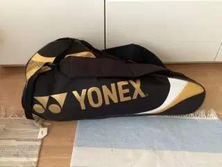 Pæn YONEX Tennistaske til flere ketchere