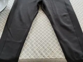 Hugo Boss Track suit  bukser sort, som nye.