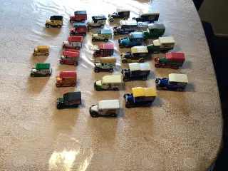 Små biler med logoer 