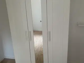 Hvidt Garderobeskab