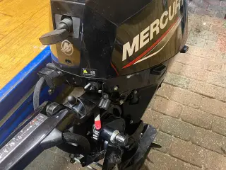 Fin næsten ny påhængsmotor