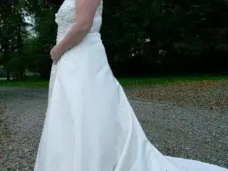 Utrolig smuk brudekjole