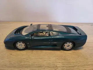 Modelbil: JAGUAR XJ220 1992.  Skala 1/18.