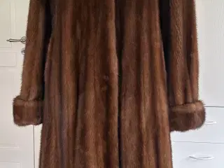 Smuk minkkåbe fra Brdr. Alex Petersen