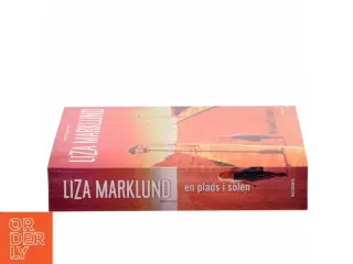 En Plads I Solen af Liza Marklund (Bog)