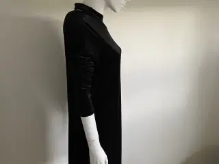 Smukkeste sorte velour kjole