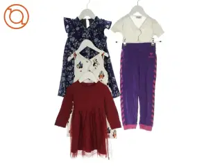 3 kjoler, en t-shirt og et par bukser (Str. 98/104)