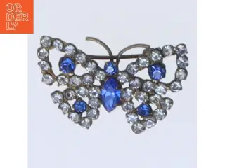 Sommerfugleformet broche med blå og klare sten (str. 3,5 cm)