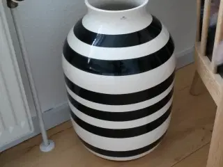 kæhler gulv vase på 50 cm i sort hvid