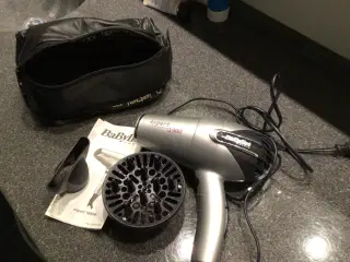 BaByliss hårtørrer sølvgrå.