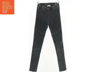 Sort jegging med syninger fra H&M (str. 158)