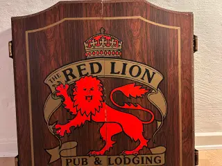 Dartskive i Red Lion skab