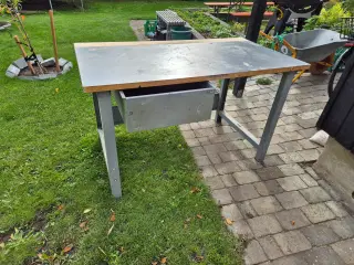 Værkstedsbord med skuffe