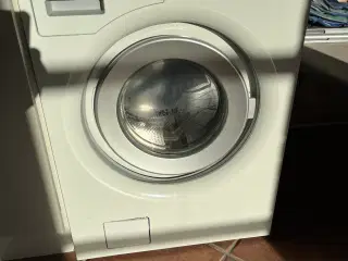 Vaskemaskine og tørretumbler sælges 
