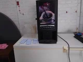 Kaffeautomat 3*kaffe /cacao og en med varmt vand  