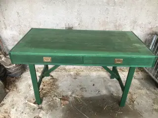Grønbejdset skrivebord