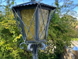 Fin gammel gadelampe
