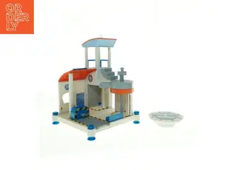 Legetøjs parkeringshus (str. 23 x 23 x 31 cm)