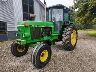 John Deere 4040
