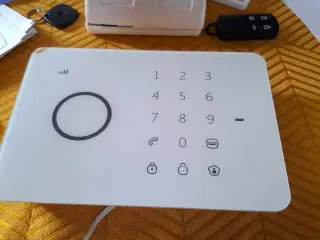 Hus alarm m. 2 sensorer + brik og fb