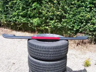 Hækspoiler med led-stoplys