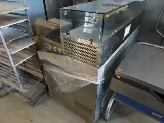 Pizza station med display kølemontre