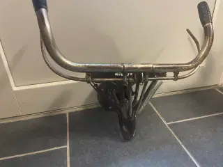 Moderne kunstværk sælges