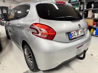 Peugeot 208 med panorama tag